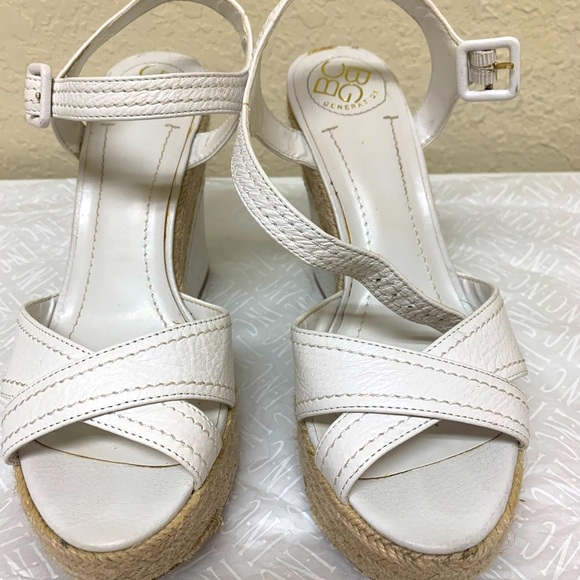 BCBG wedge size 6B - Picture 2 of 10